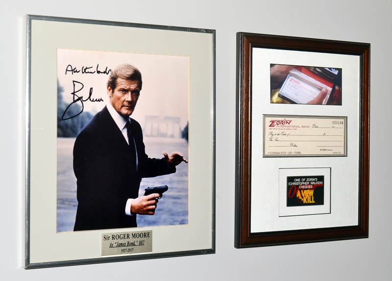 ROGER MOORE autograph hollywood tv signed movie memorabilia